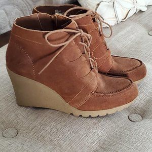 MIA 8.5 Berdina Wedge Suede Lace-up Wedge Boot